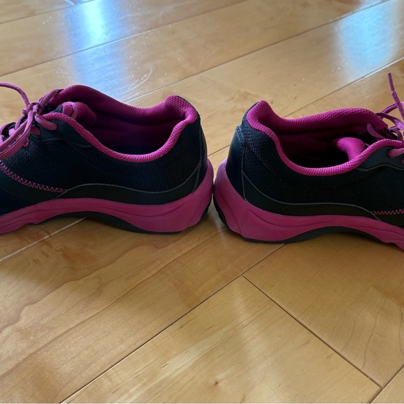 VIONIC | Black and Pink Sneakers with Sporty Design | SIZE 7.5 - Picture 3 of 12